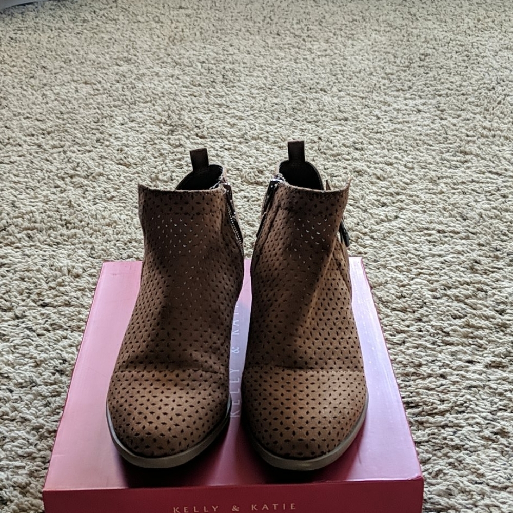 Short booties